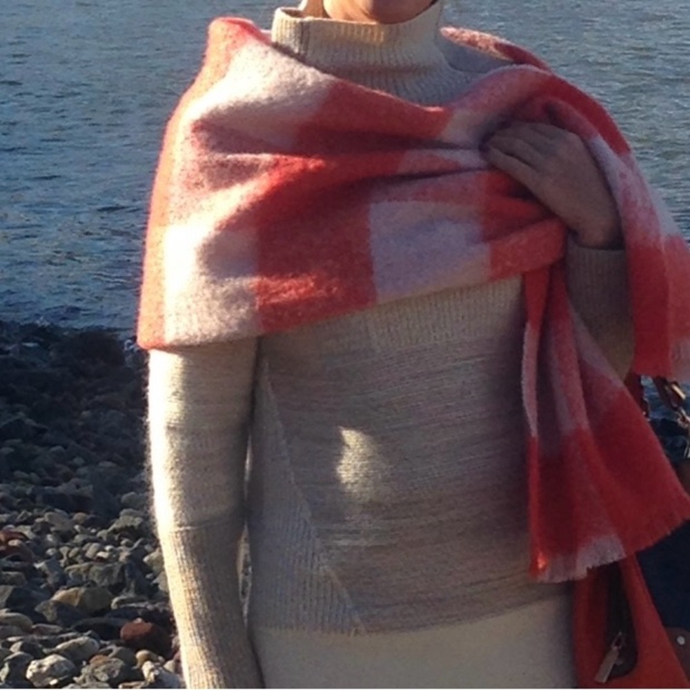 Banana Republic Red White Plaid Oversized Wrap Scarf One Size - Picture 3 of 8